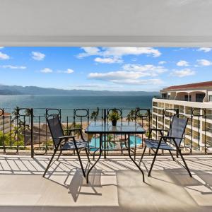 Luxury Condo just steps away from the Beach!