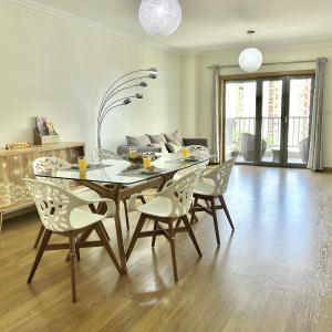 Modern & Spacious APT with River View