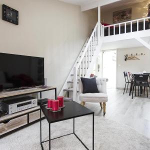 Spacious 2-Bedroom Family Duplex with Free Parking and Netflix
