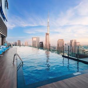 Paramount Downtown Burj Khalifa View with 64th floor Infinity pool