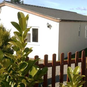 Peaceful Welsh Countryside Lodge Fully accessible Sleeps 6