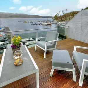 Cozy Apartment In Uggdal With Wifi