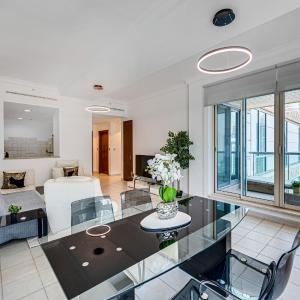 Breathtaking Marina view apartment in Al Murjan