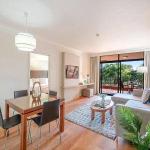 'Harbour Highlight' Poolside Living on Esplanade