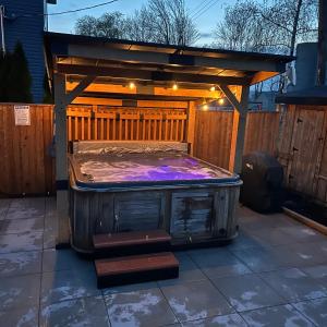 Elite Upper Deck Suites l Lake front with hot tub