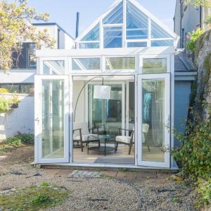 GuestReady - Modernised cottage in Monkstown