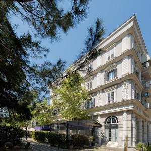 Prestigious Spacious Historical Apartment in city center