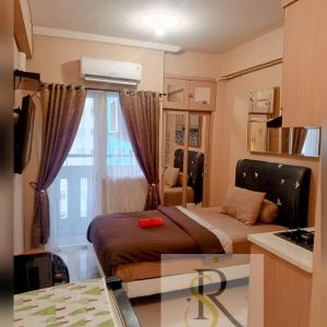Green Pramuka City by Siginjae Rooms