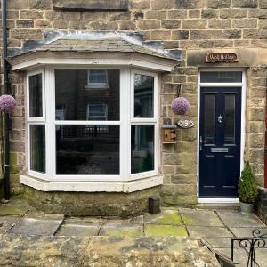 Wolf Hollow, sleeps 4 adults plus 2 extra, Buxton town centre