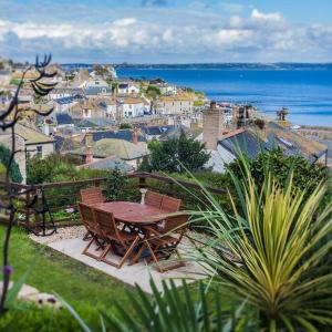 Family House with Garden & Sea Views