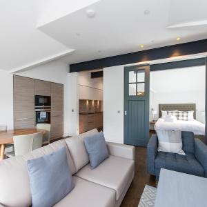 Cool urban apartment with stunning Castle views