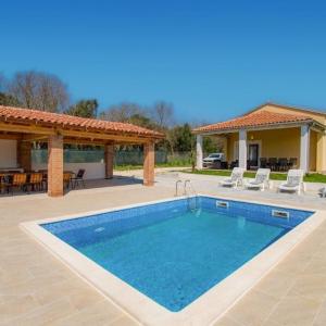 2 Bedroom Nice Home In Rovinj