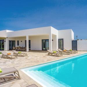 Villa Tirma by Villa Plus