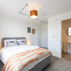 Apartment For Two Near Bolton Train Station