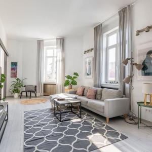 Quaint and Cozy 2-BR Home in the City Center