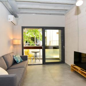 Athens industrial design apt 5 min from Metro