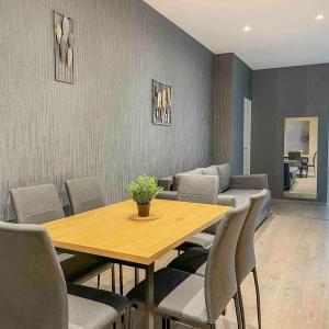 I77 Spacious Modern 3bedroom