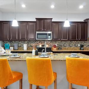 6bd Elegant Disney Retreat with Pool & Games