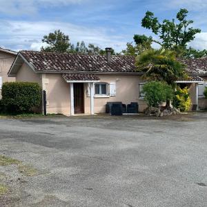 Petite maison dans un village du Gers