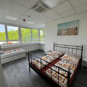 DRIVER ROOMS