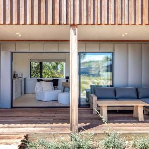 Onetangi Beach Stays Studio 2 - Coast & Country