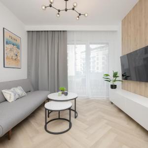 Przytulny Apartament z Parkingiem i Tarasem w Warszawie by Noclegi Renters