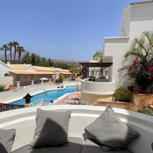 Luxury, Boutique Two-Bedroom Modern Townhouse with Golf Views