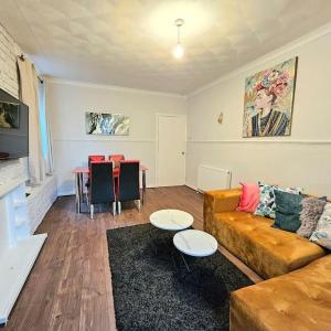 Craigietinny Road Apartment- 3 beds