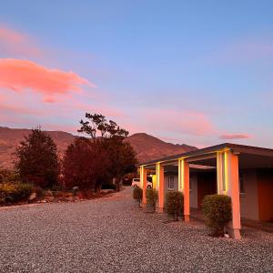 Manuka Crescent Motel