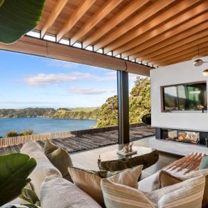 The Escape on Belle - Coast & Country