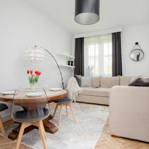 Beautiful & Modern Apartment near the City Center by Noclegi Renters