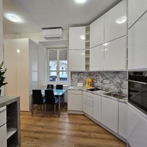 Studio Apartment Sviti TourAs by Town Hall