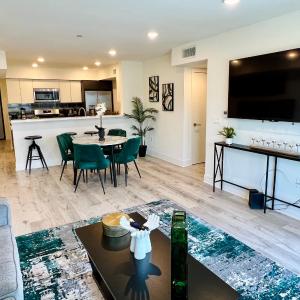 Century City Cozy 2 Br 4 Sleeps Crib W Parking 505