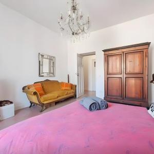 the Rome artful apartment retreat