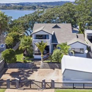 Seaside Serenity 4BR Modern Home