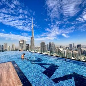 Highest Infinity Pool in Downtown Dubai