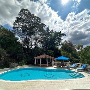 Increíble casa campestre con piscina y jacuzzi