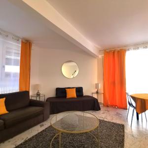 Le jaune Place Saint Georges 100m Parking Terrasse