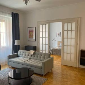 3 bedroom apartment by the Parliament