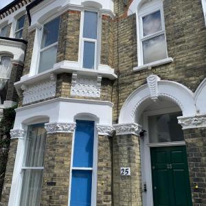 Garden flat-nice natural light