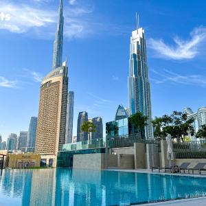 HiGuests - Sky-High Luxury 2BR Apt in Downtown Views Dubai