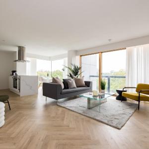 Modern, Luxury 2-Bed Home with Private Balcony