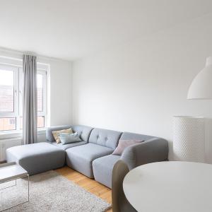 Refurbished 2-BR close to the airport - 144