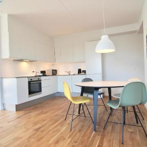 2-BR apartment w balcony amazing views - 172