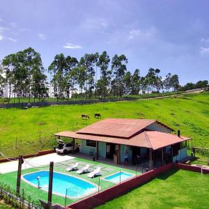 Chácara com piscina em Guararema!