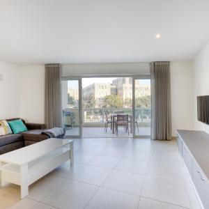 Lovely designer 3BR Apt with Private Terrace with BBQ by 360 Estates