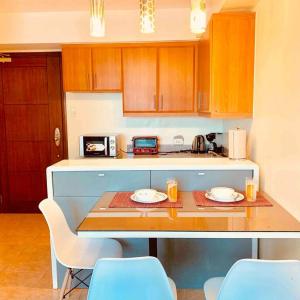 Staycation Between St Lukes & Shangrila The Fort