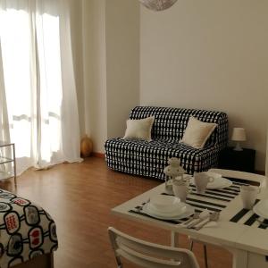 Monolocale zona Loreto MM1 Pasteur P1