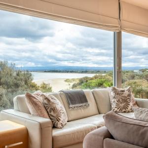 Sea View ~ ultimate beachside retreat!