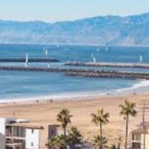 MDR 1bd/1ba escape, pool-view, spa, gym & parking!